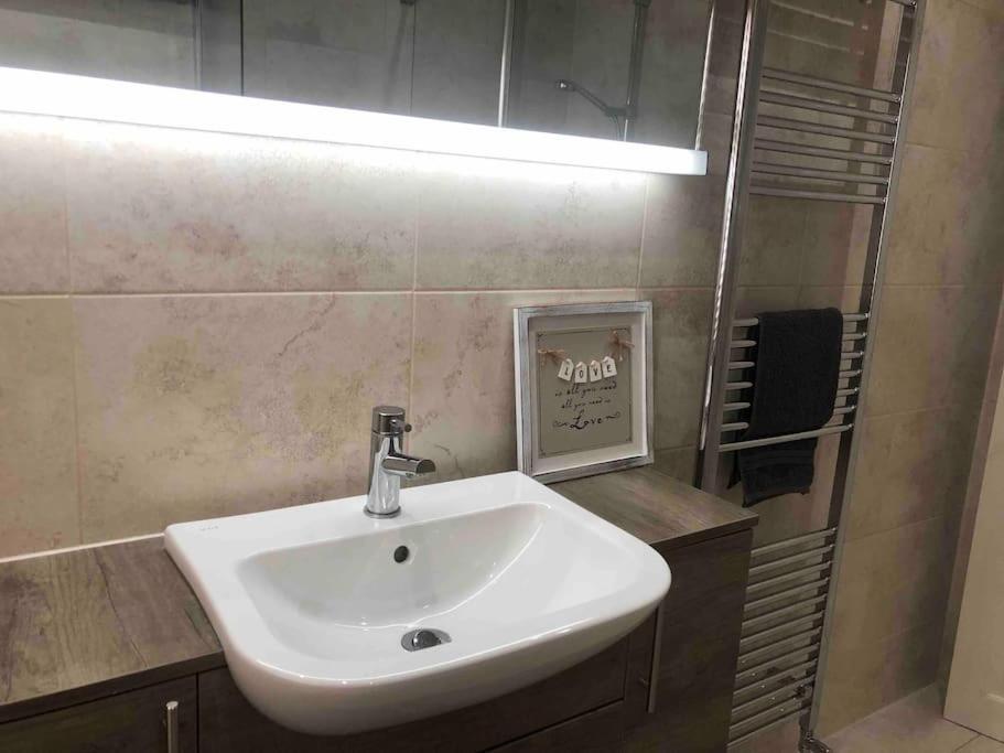 29 Comfort House 2 Bedroom Townhouse With Parking Scunthorpe Exterior foto